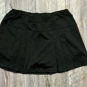 Amazon Classic Pleated Black Women's Skirt/Skort